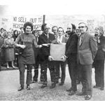 pic7204. Petition against the Rhodesia settlement proposals, 1972
